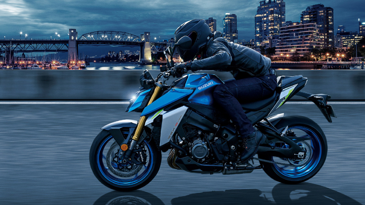In this new update, the model inherits the high controllability and sports performance from the previous model, while adopting an aggressive and progressive styling design. It also has increased engine power output, engineered with the newly adopted electronic control system S.I.R.S. (Suzuki Intelligent Ride System), that allows riders to enjoy both ease of handling and sport riding.