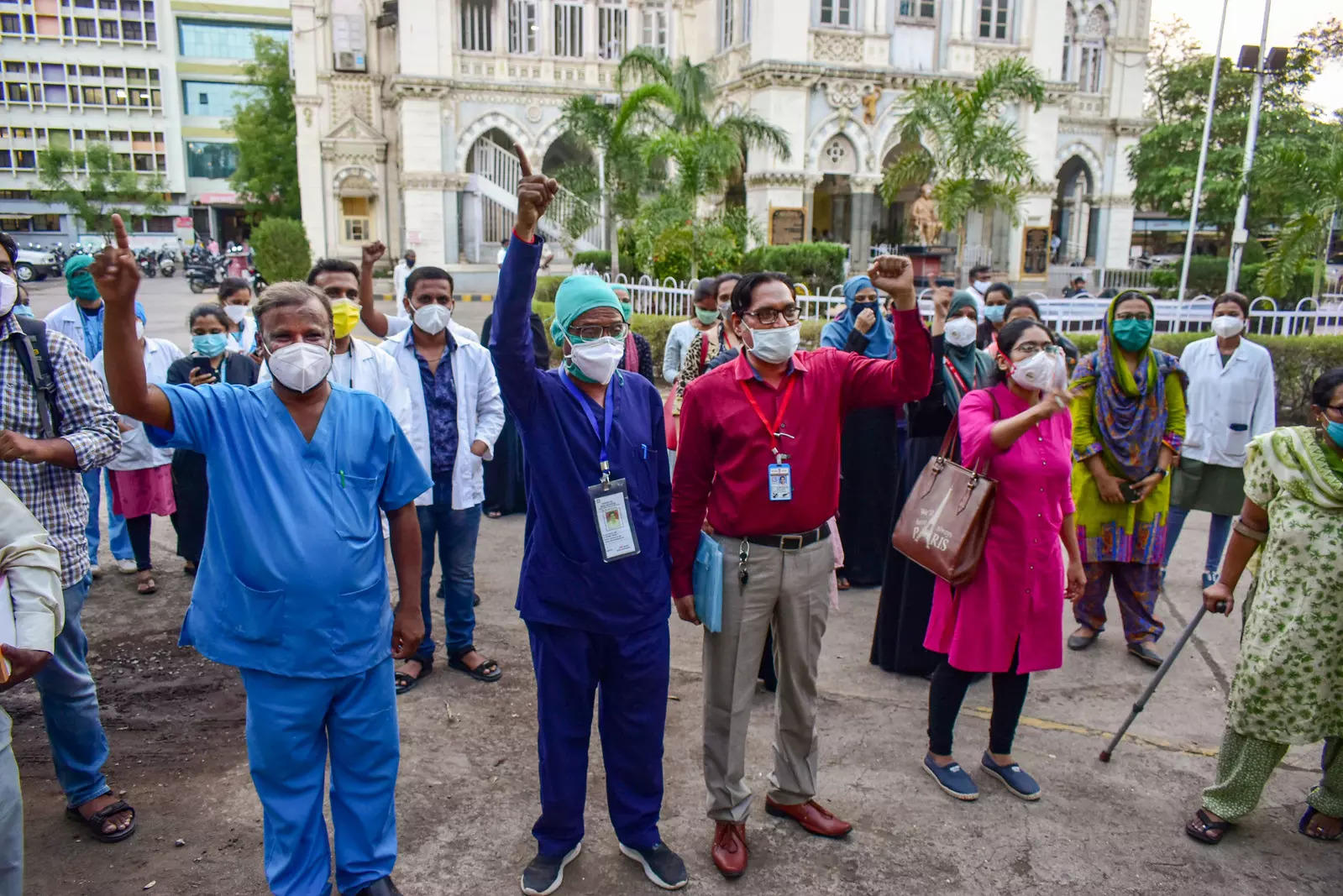 Gujarat: Medical teachers on agitation path over pending demands