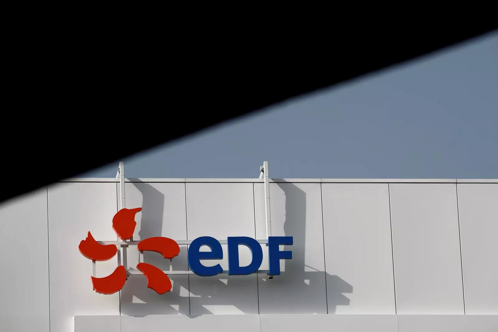 Failure of EDF reform would hit its share of the French power market - CEO