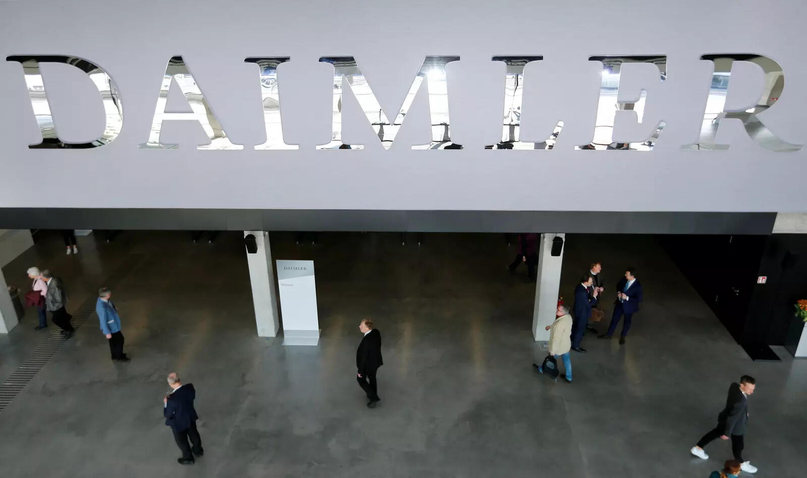 Daimler Truck says batteries, hydrogen are the future