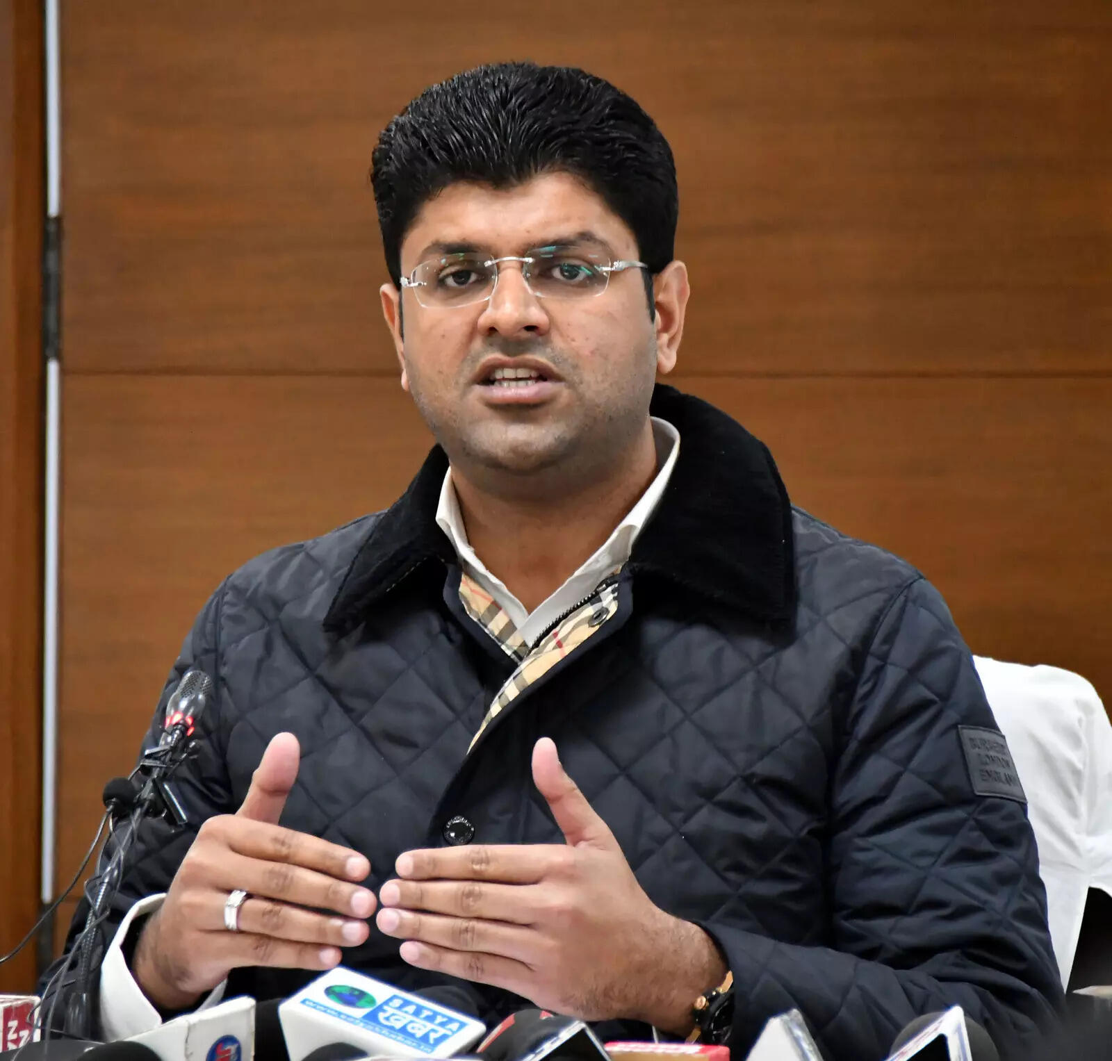 He said the government was keen to use more ‘e-vehicles’ in its secretariats in big cities such as Chandigarh, Panchkula, Gurgaon, and Faridabad. 