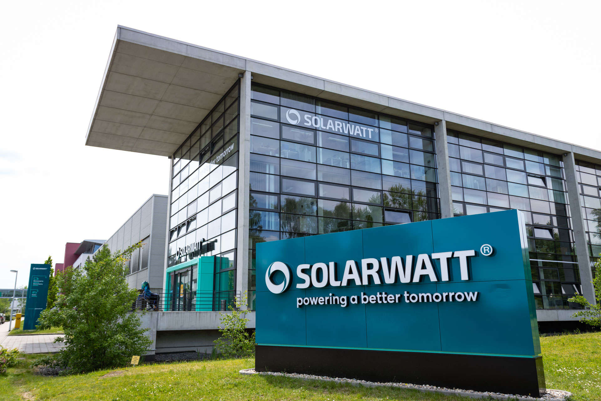 Solarwatt flexes muscles in home energy storage fight with Shell, Tesla