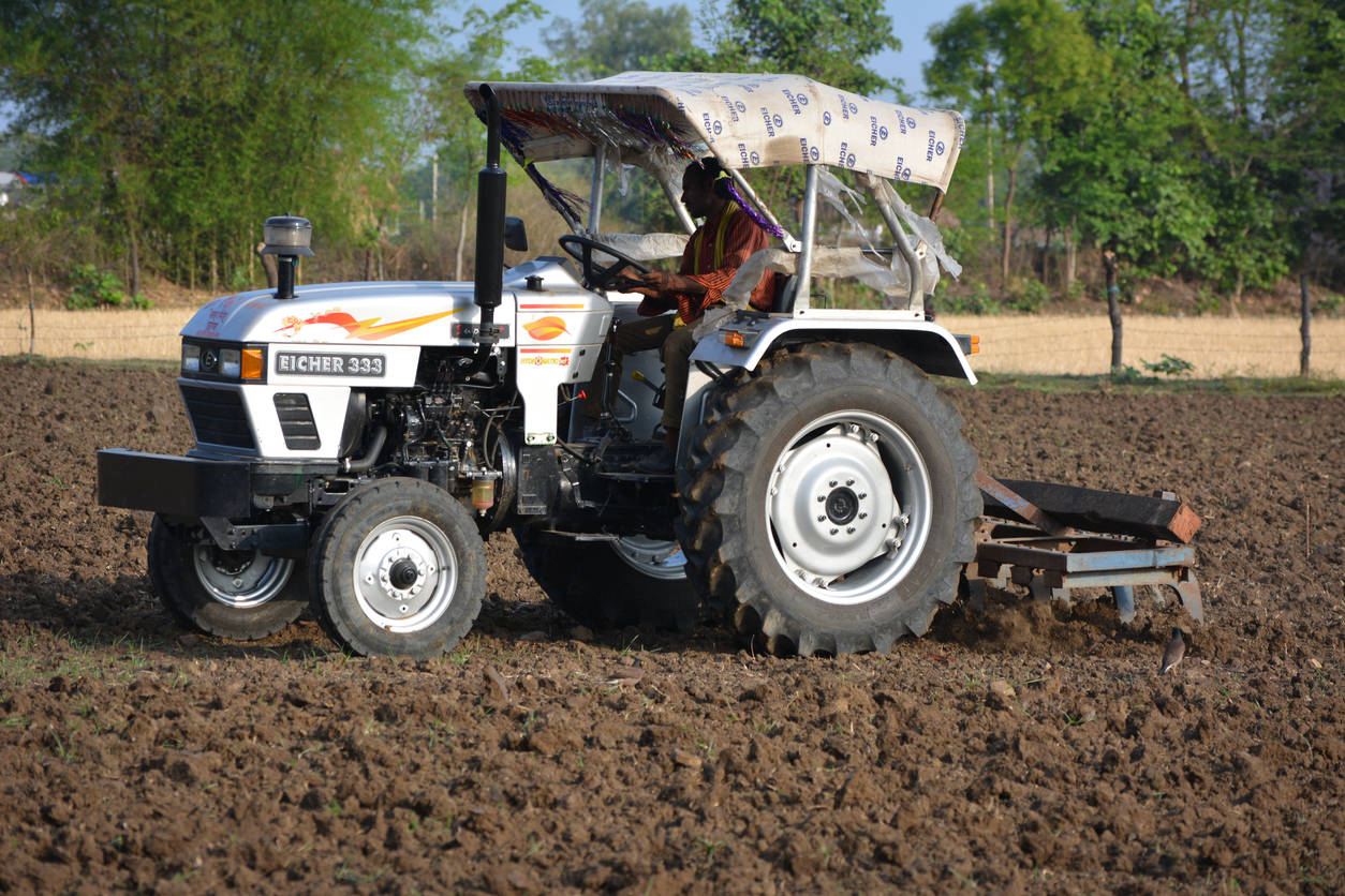 Tractor industry revenue to grow 7%-10% in FY22: Ind-Ra, Auto News ...