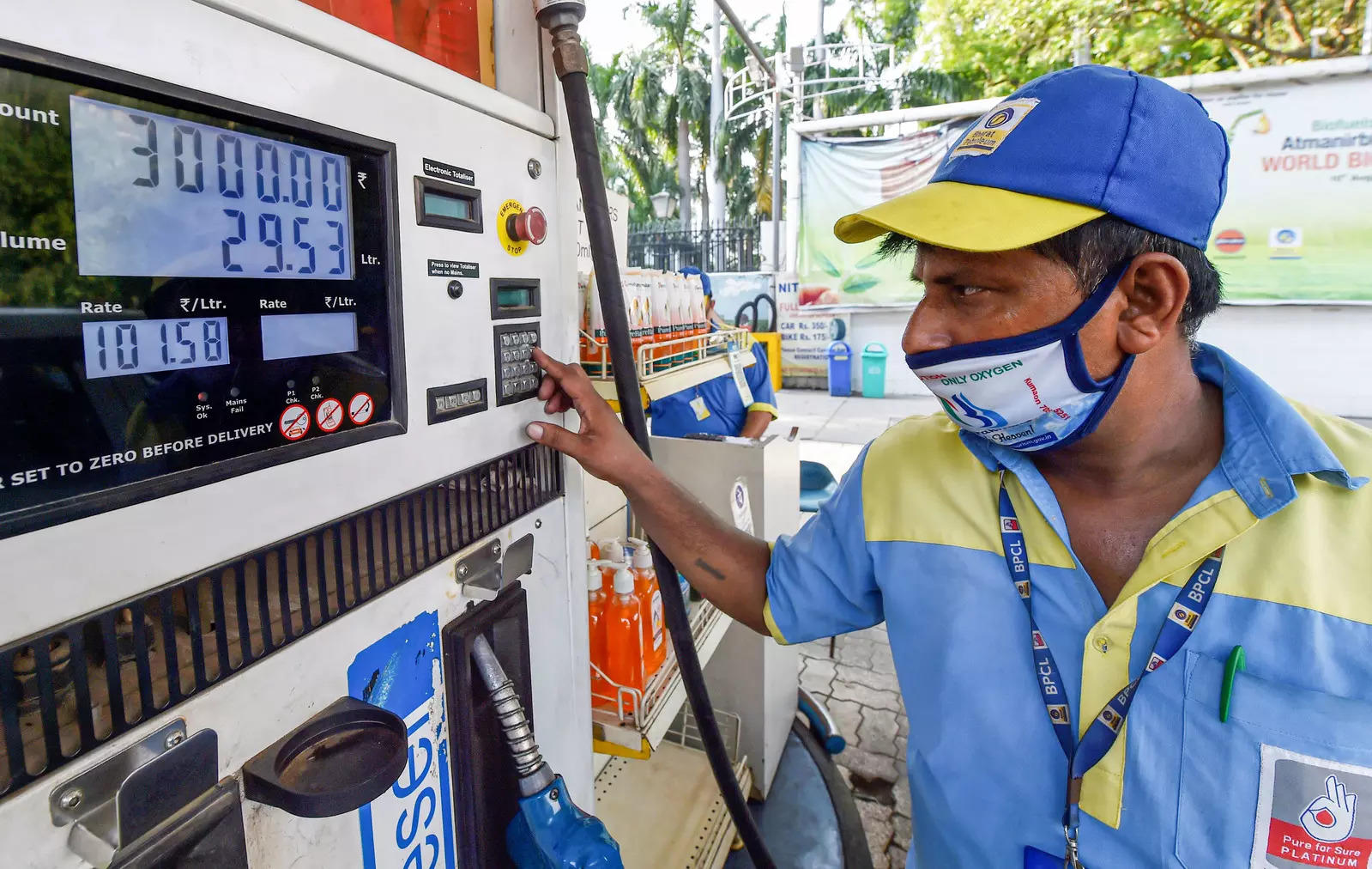 Govt's annual excise collections this year on petrol, diesel jump 88 % to INR 3.35 lakh crore
