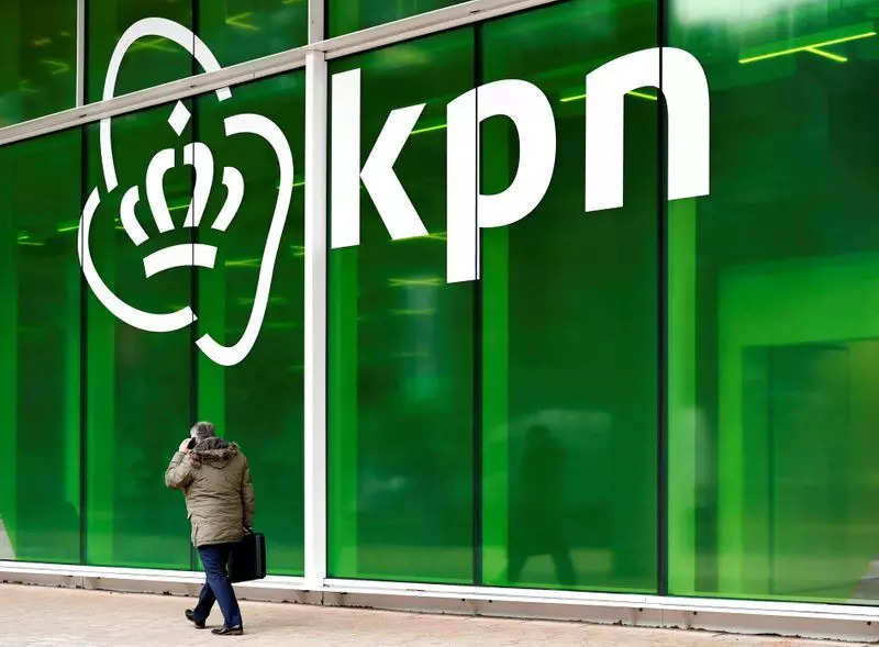 BESTANDSFOTO: Het KPN-logo is te zien op het hoofdkantoor in Rotterdam, Nederland, 30 januari 2019. REUTERS/Perochka van de Woo