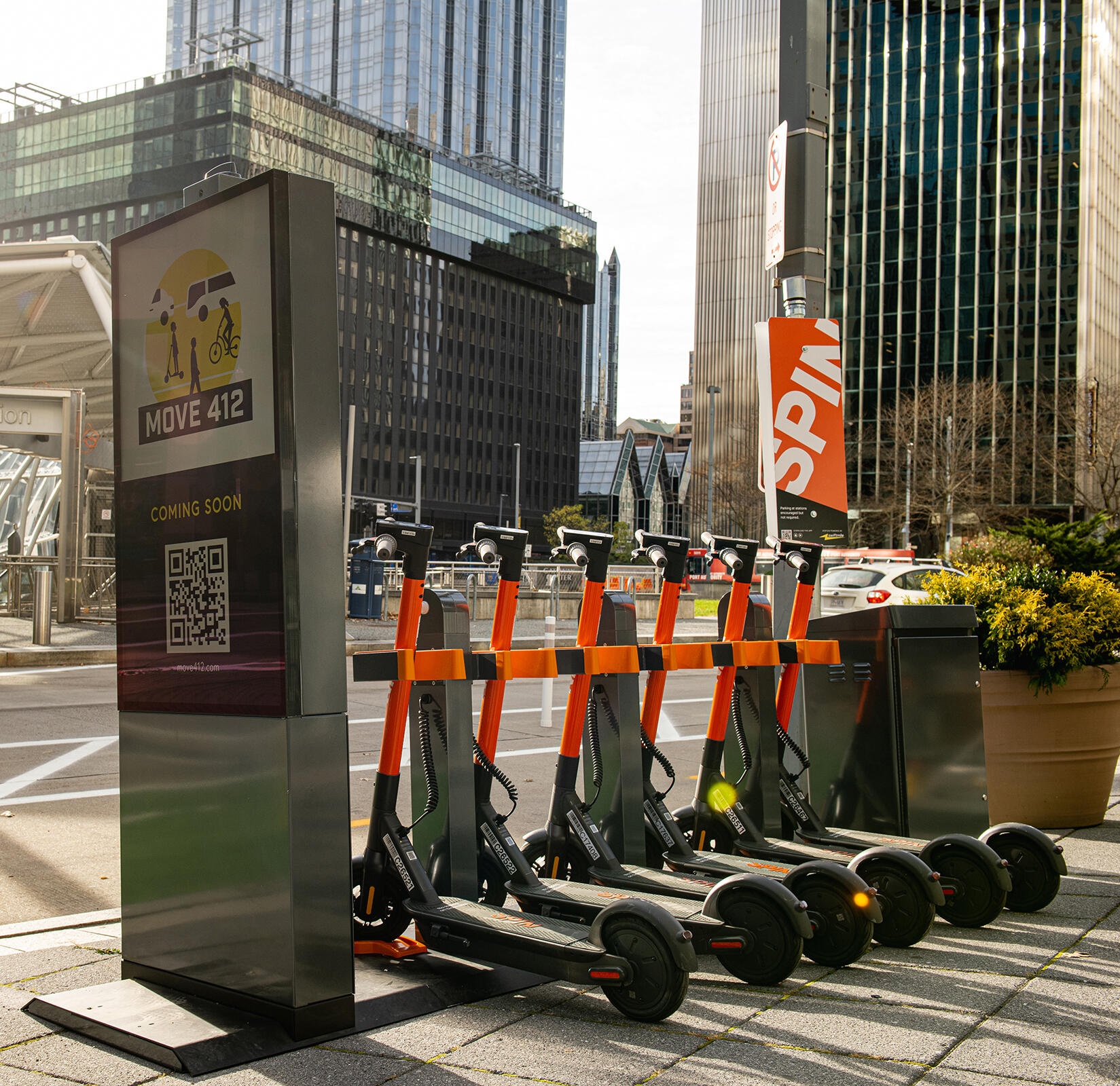 Moovit will show its users in real-time where a Spin e-scooter is available nearby, including how long it will take to walk there, as well as battery range.