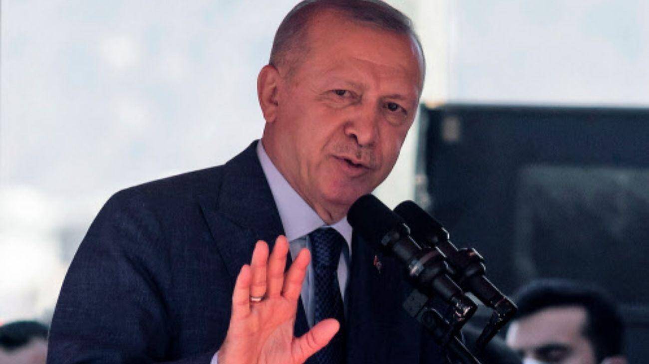 Turkey tries to save power plant from 'unprecedented' wildfires