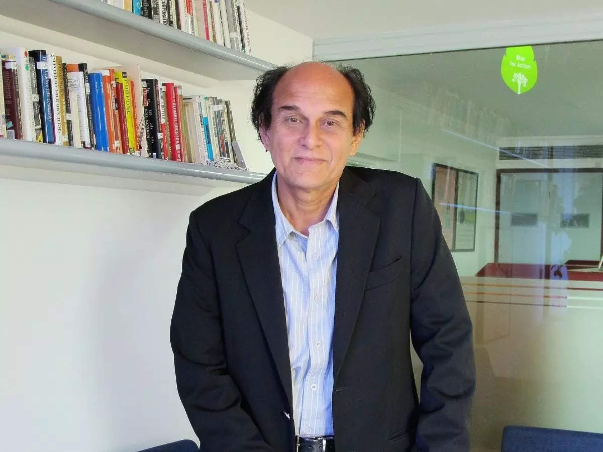 Harsh Mariwala revealed that once he had received a threatening call from Hindustan Lever trying to coax him to sell his company. 