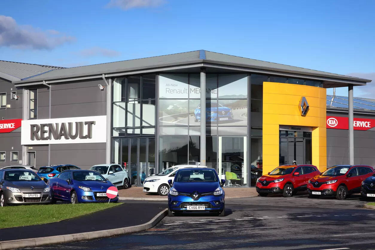 The company plans to halt production at its plant in Palencia, where it assembles its Kadjar and Megane models, for as many as 61 days and its factory in Valladolid, where it makes Capture SUV crossovers, for up to 40 days, she said.