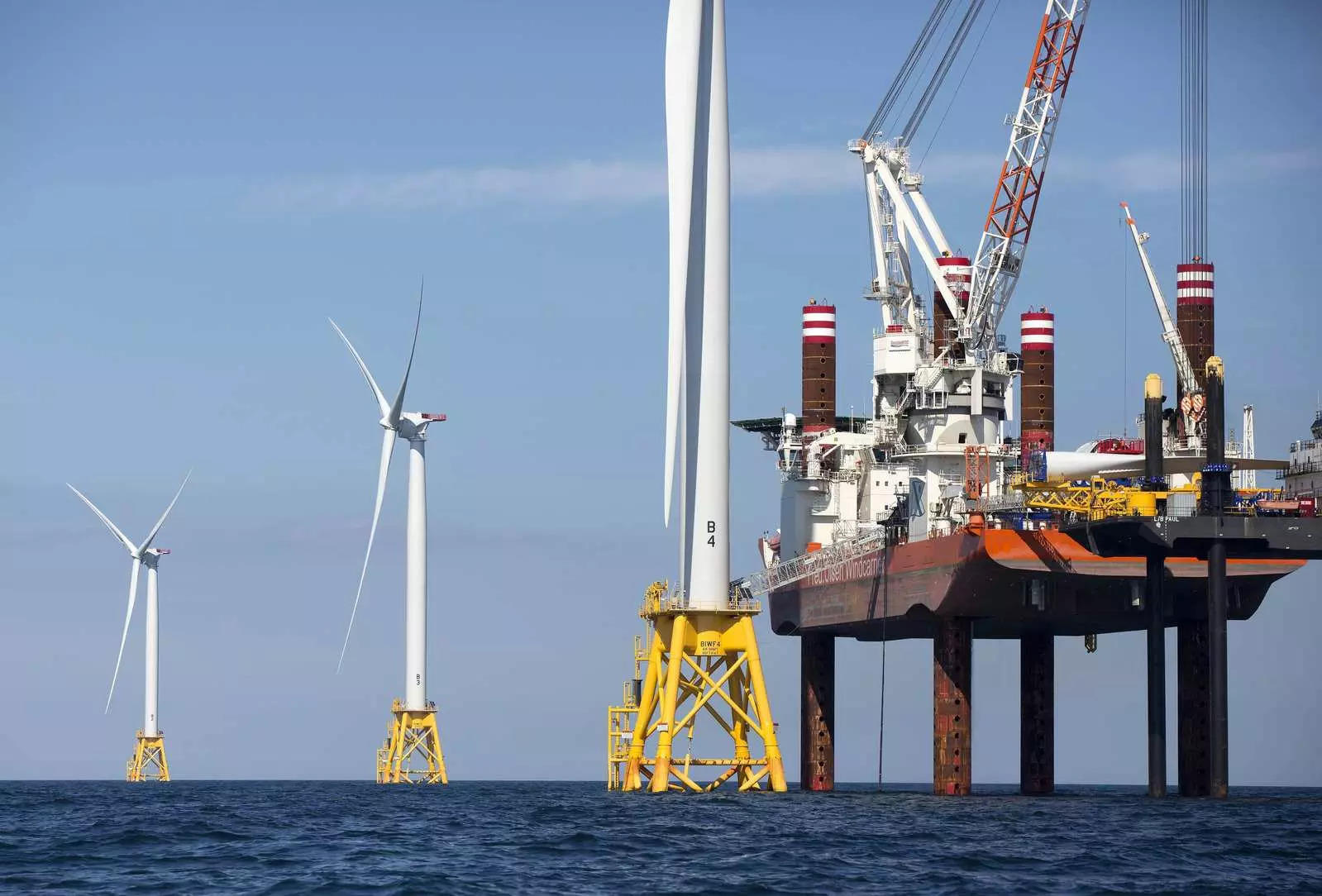 China leads as new global offshore wind projects dip slightly in 2020