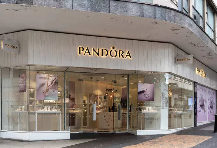 Jewellery Brand Jewellery Maker Pandora Targets 6 8 Sales Growth Retail News Et Retail