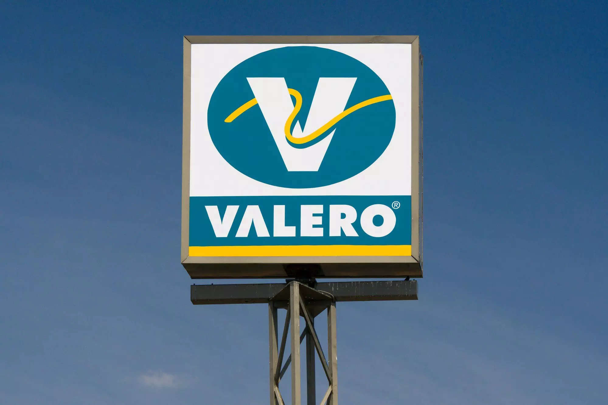 new valero refinery employees face october 1 deadline for covid-19 shots, hr news, ethrworld