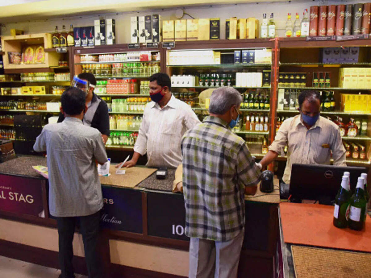 Delhi: Closure of shops starts as private liquor stores shut down from October 1
