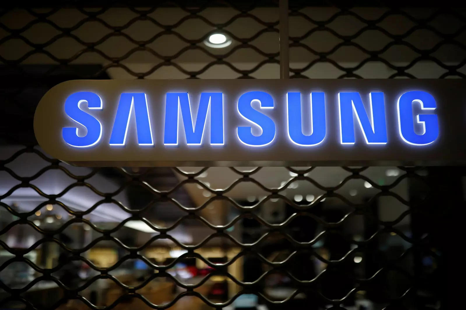 Samsung in talks with Tesla to make next-gen self-driving chips: Korea Economic Daily