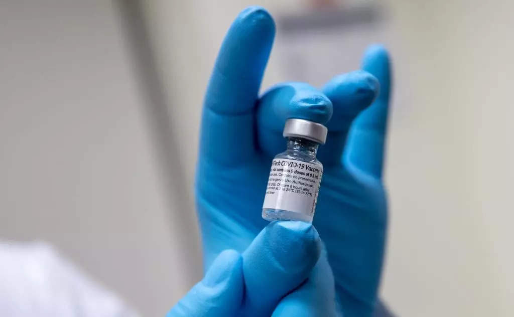 Experts cheer India’s historic 1 billion COVID-19 vaccination milestone