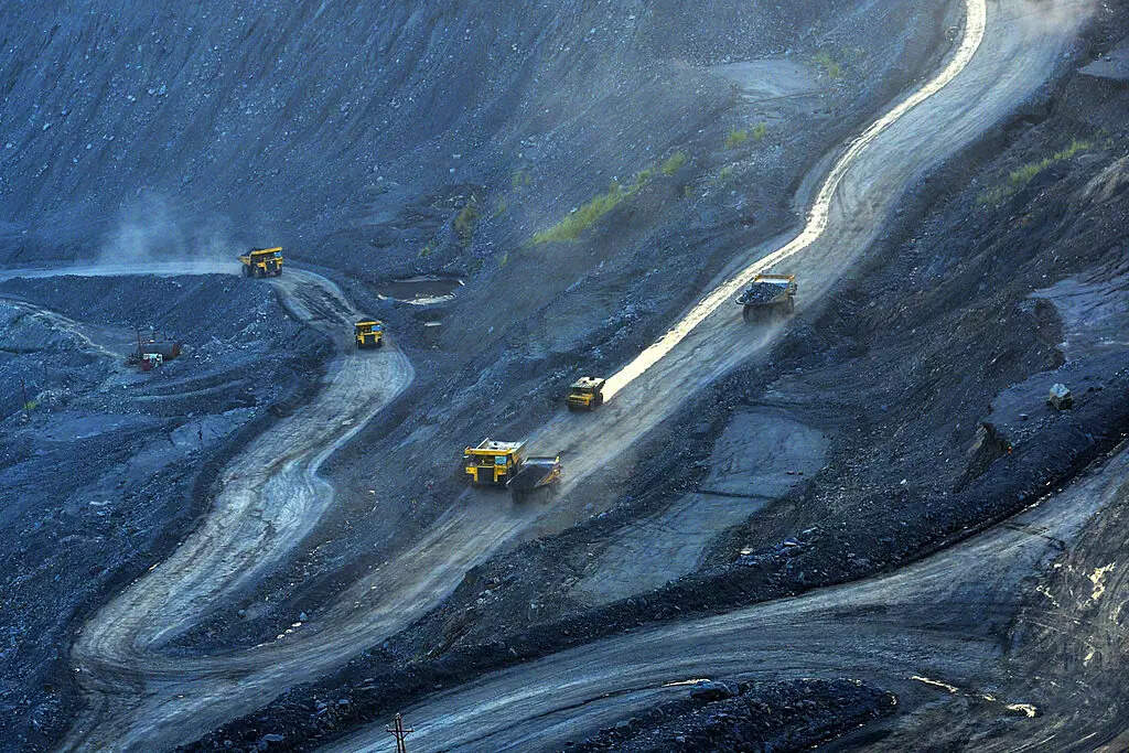 China coal futures slump as gov't signals intervention to ease power crisis