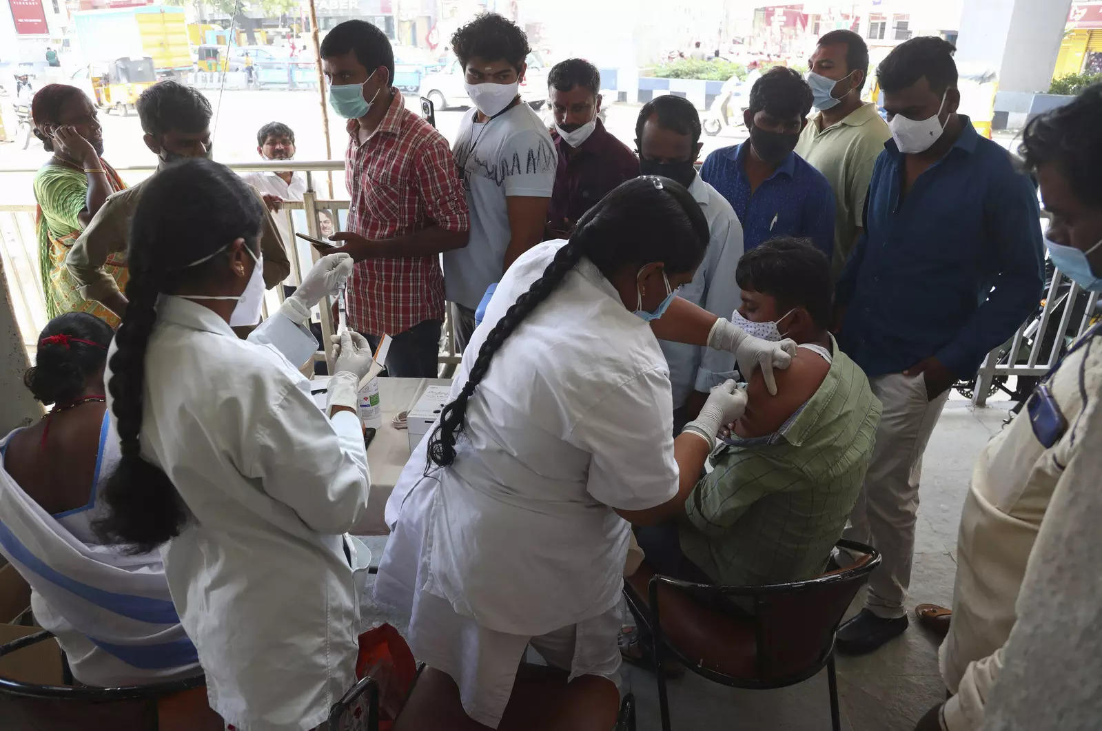 منابع می گویند هند می تواند ظرف چند هفته واکسن ها را به COVAX ارسال کند