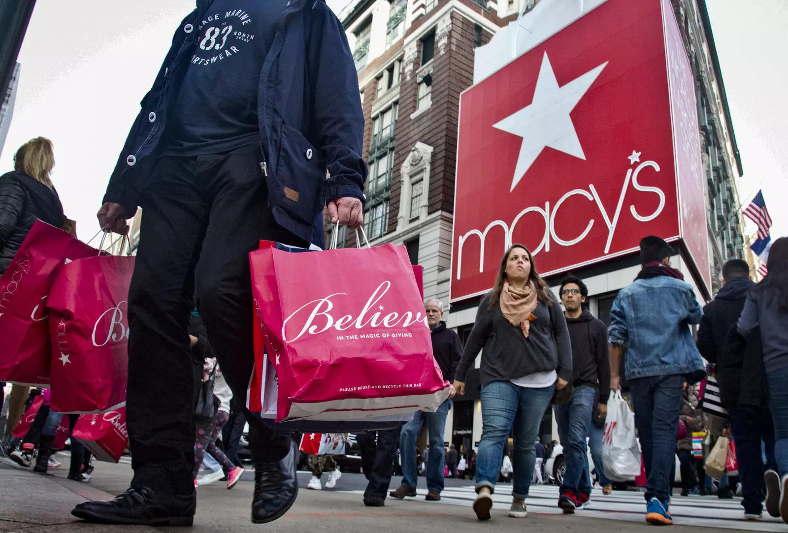 Macy's to lift minimum wage to $15 an hour as labor market tightens