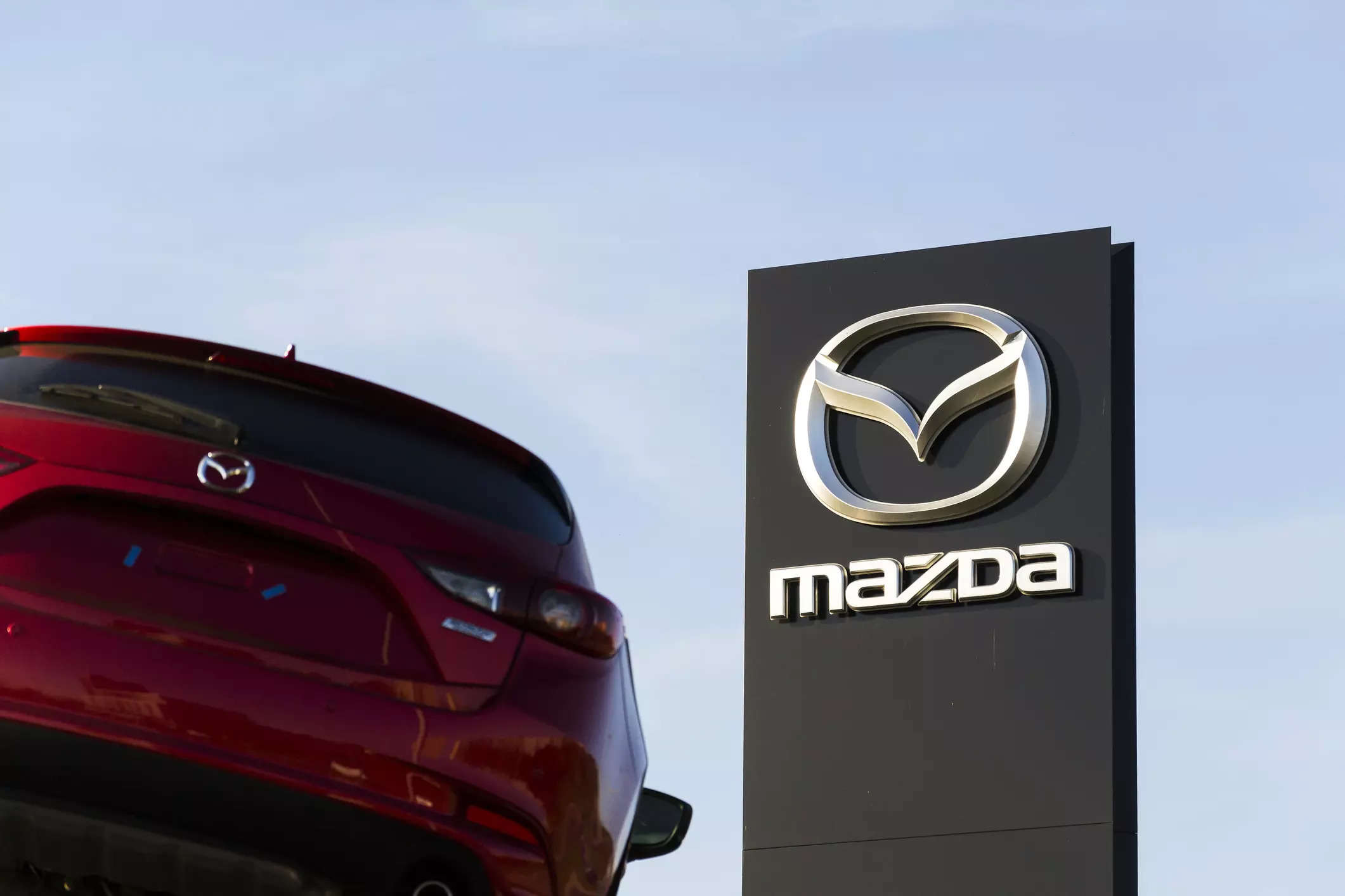Mazda фирма. Марка машины Мазда. Значок Мазда. Mazda компания. Концерн Мазда.