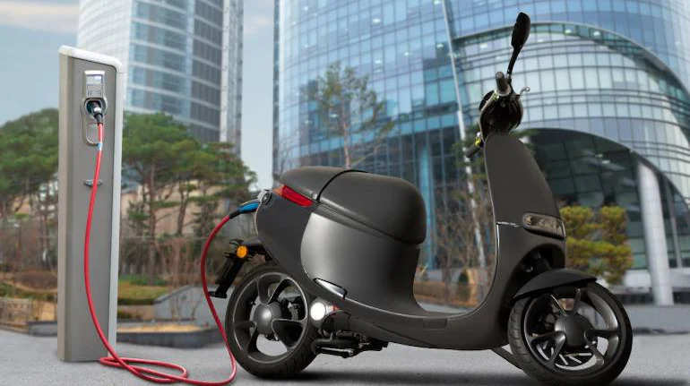 Darwin EVAT launched three electric scooters -- D-5, D- 7 and D-14 -- priced at Rs 68,000, Rs 73,000 and Rs 77,000, respectively.