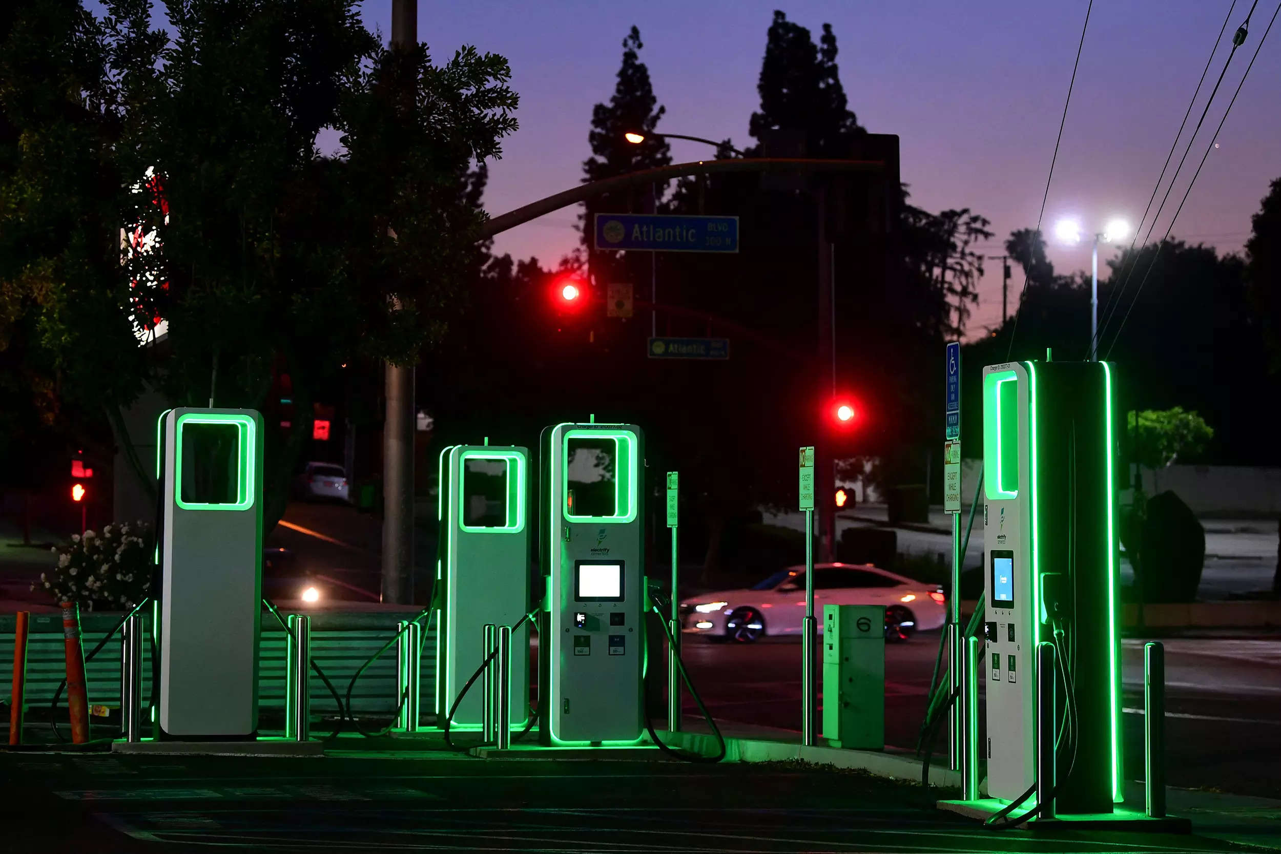 After the first charging station in the Alpha commercial belt, GNIDA and CESL teams will conduct a joint survey to identify the locations of the remaining installations and will submit a report in 10 days, the GNIDA said.