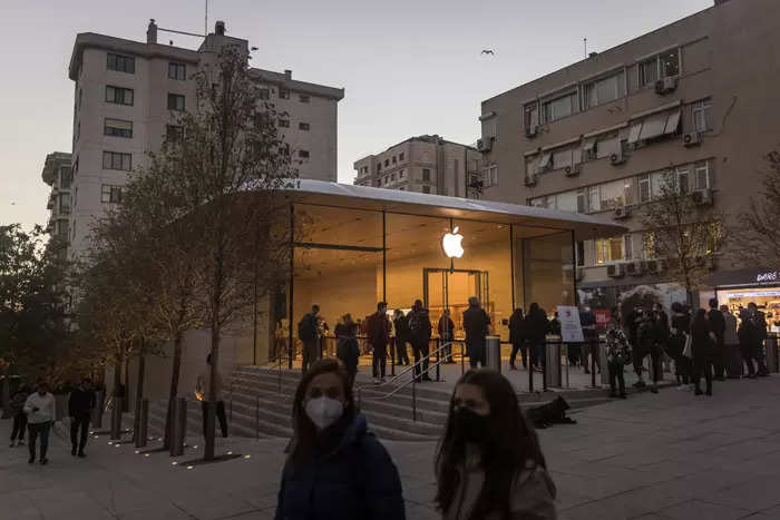 Apple's iPhone prices bite in Turkey despite Black Friday