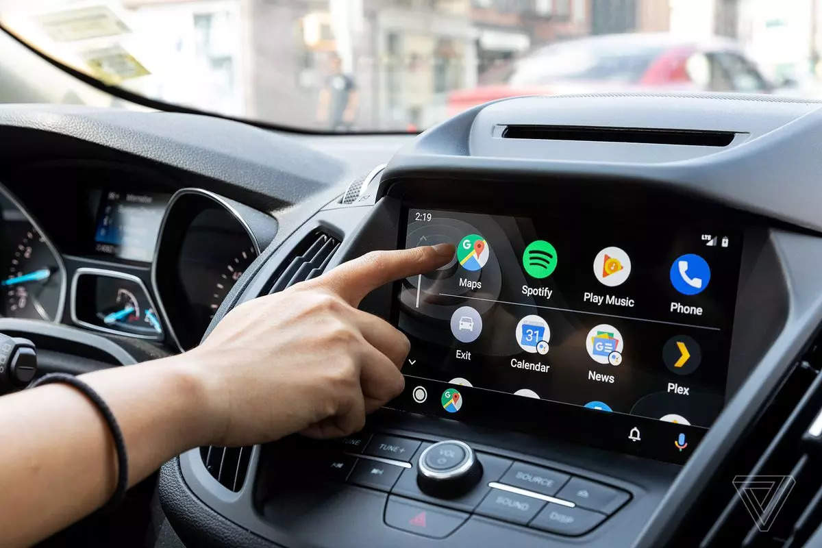 Google announced dual SIM support for Android Auto in September this year.
