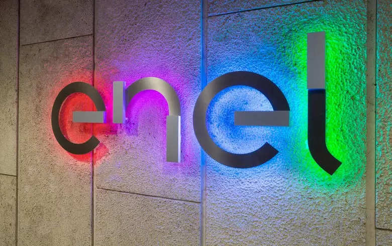 Enel said it won a retail energy license from the Australian Energy Regulator to enter the National Energy Market, where it will be competing with Shell, which acquired the country's biggest power retailer to businesses two years ago.