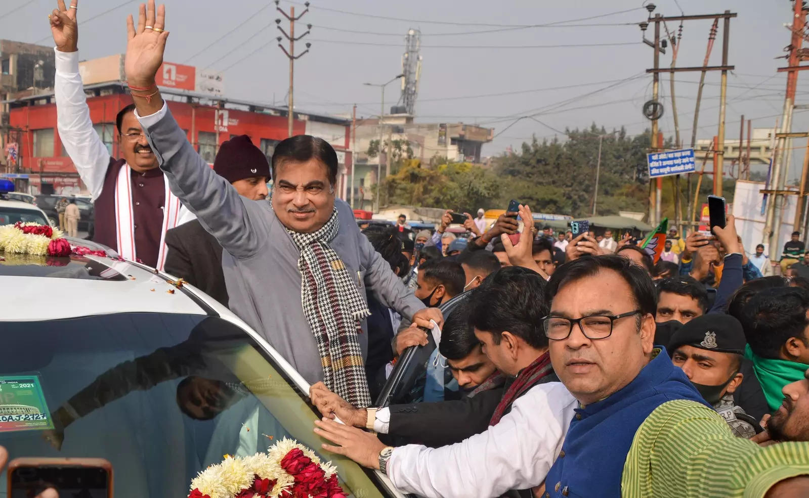 Gadkari promises US-like roads, announces investment of Rs 5 lakh crore on road projects in UP