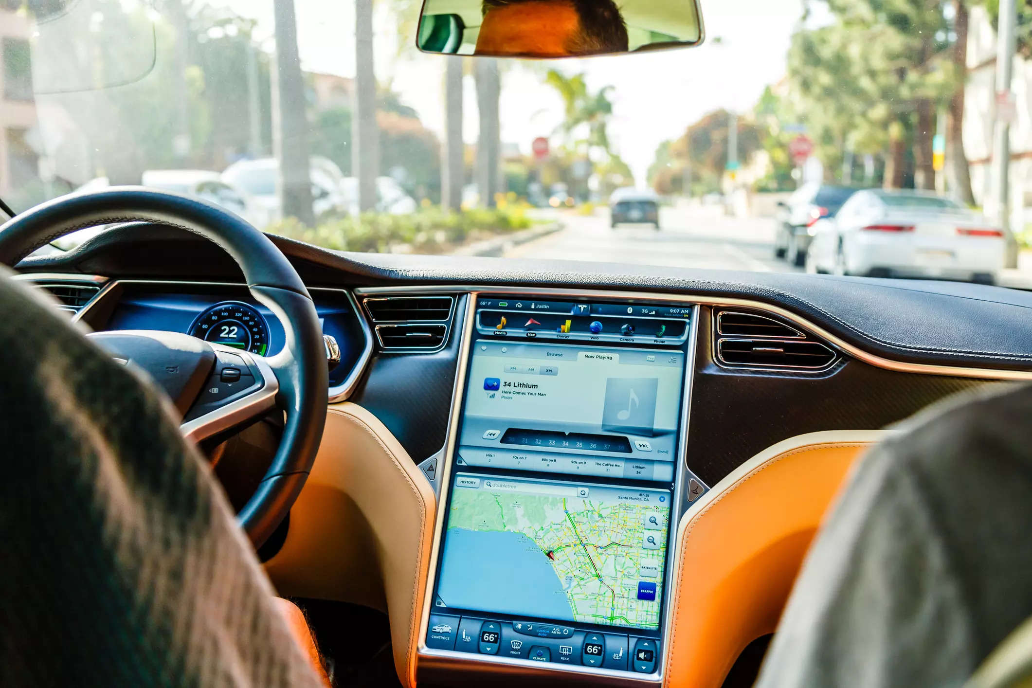 tiran Referendum Ringlet Developer hack puts CarPlay on Tesla: Report, Auto News, ET Auto