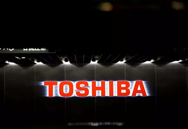 Toshiba halts operations at chip plant after quake