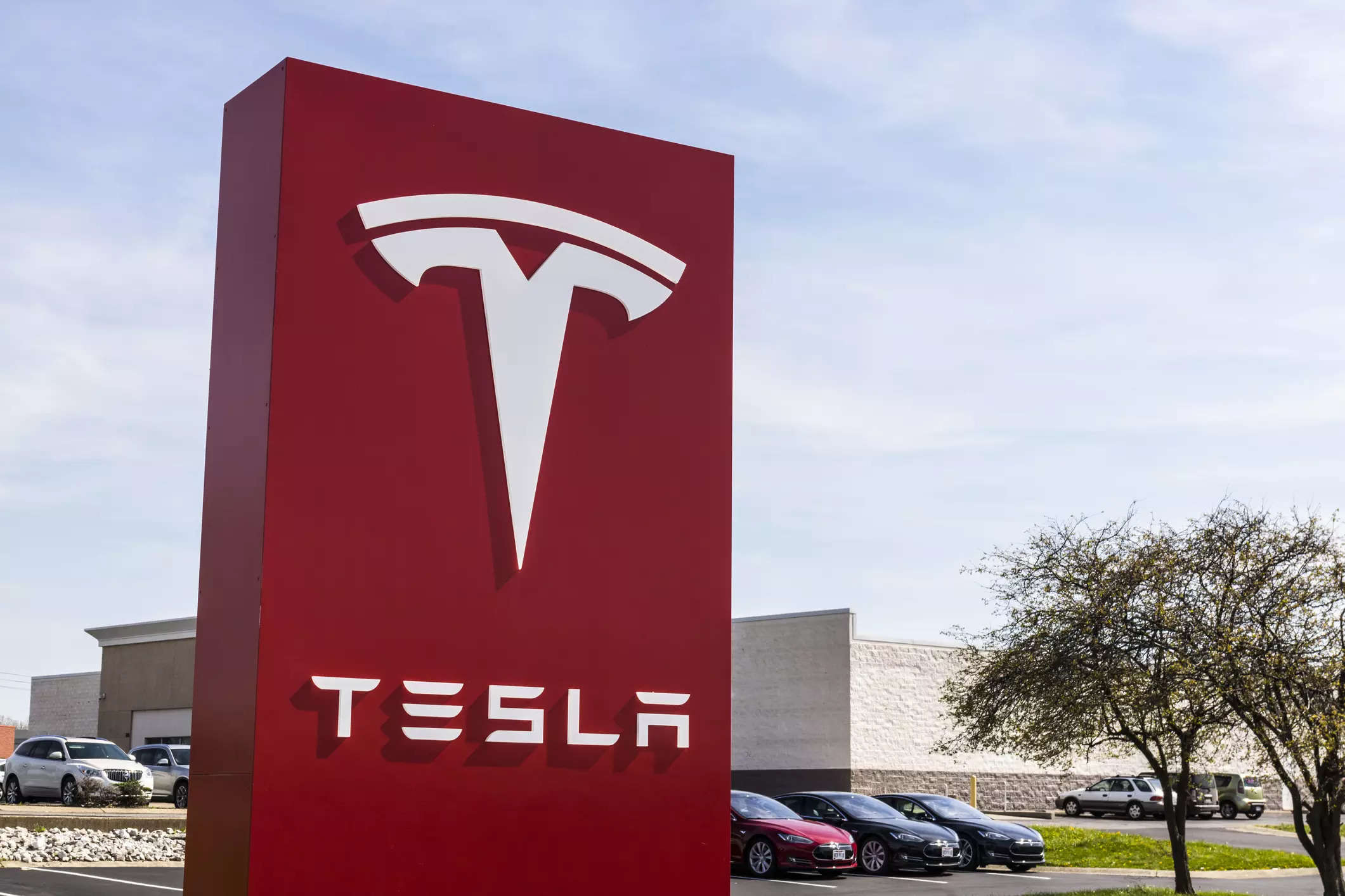 Tesla deals lithium suppliers