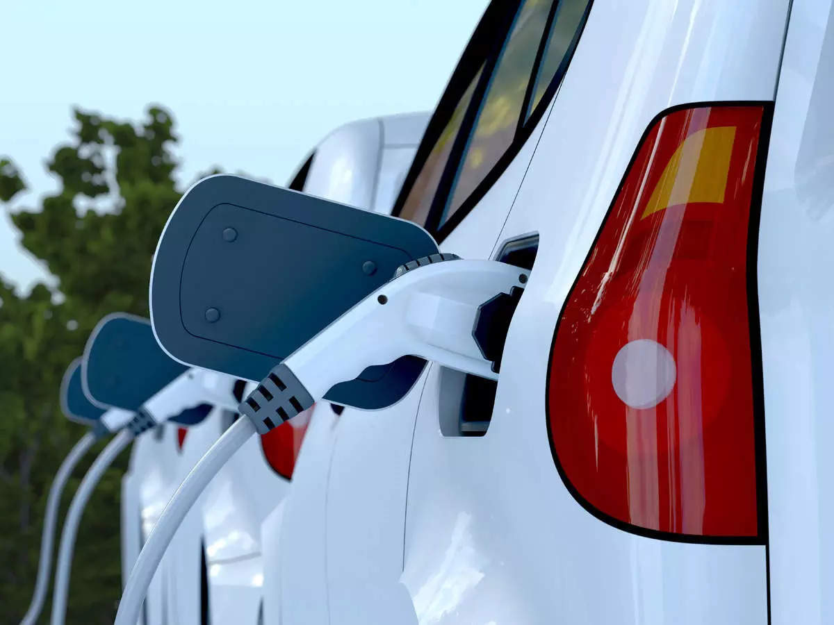  After the launch of the Electric Vehicle Policy in August 2020, various departments and autonomous bodies of the Delhi government have started replacing old petrol and diesel vehicles in their fleets with electric vehicles.