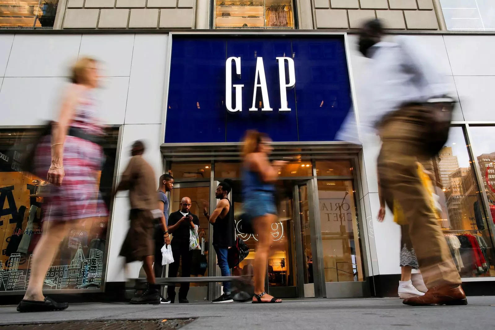Gap expects strong earnings as apparel demand rebounds, shares jump