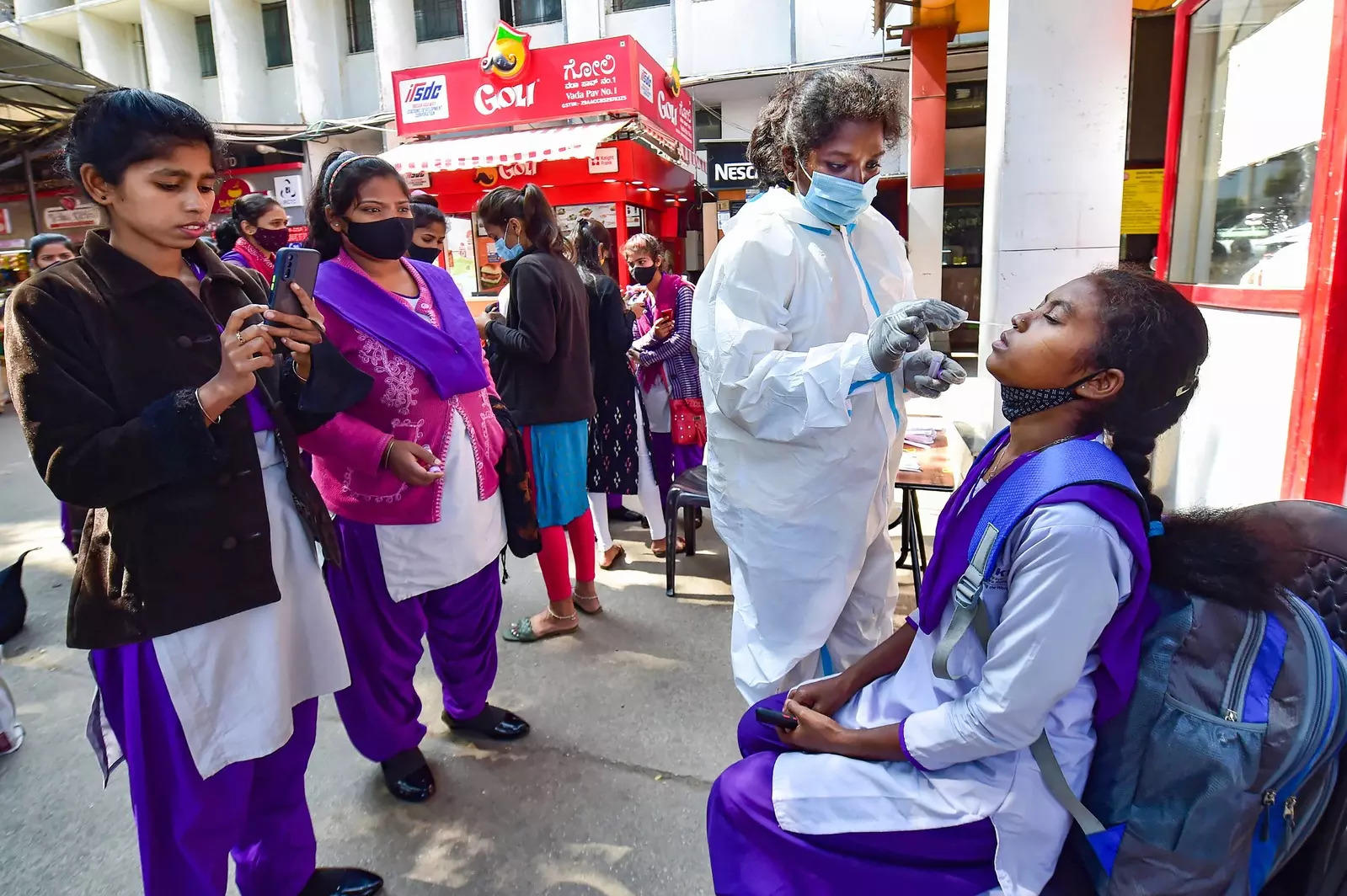هند به خوبی با جهش ناشی از Omicron مقابله کرد، احتیاط همچنان ضروری است: دولت