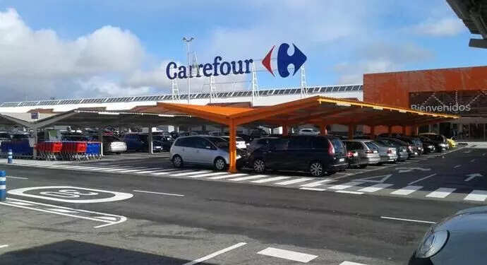 Carrefour plans EV charging stations at French hypermarkets, supermarkets