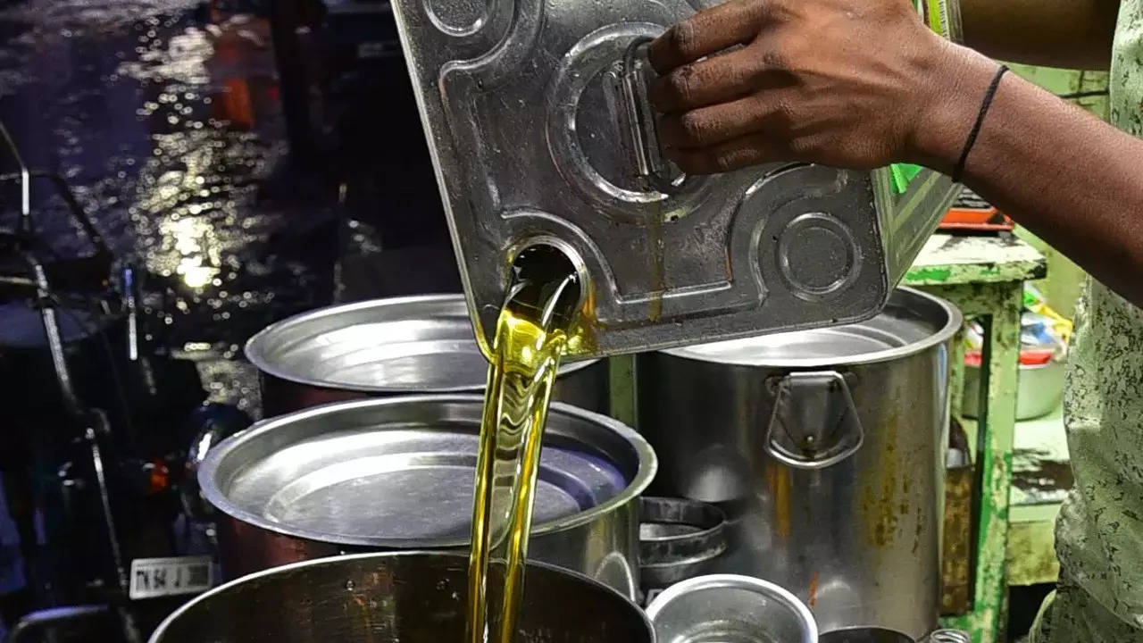 Govt begins inspection drive to curb hoarding of edible oils, oilseeds: Food secretary