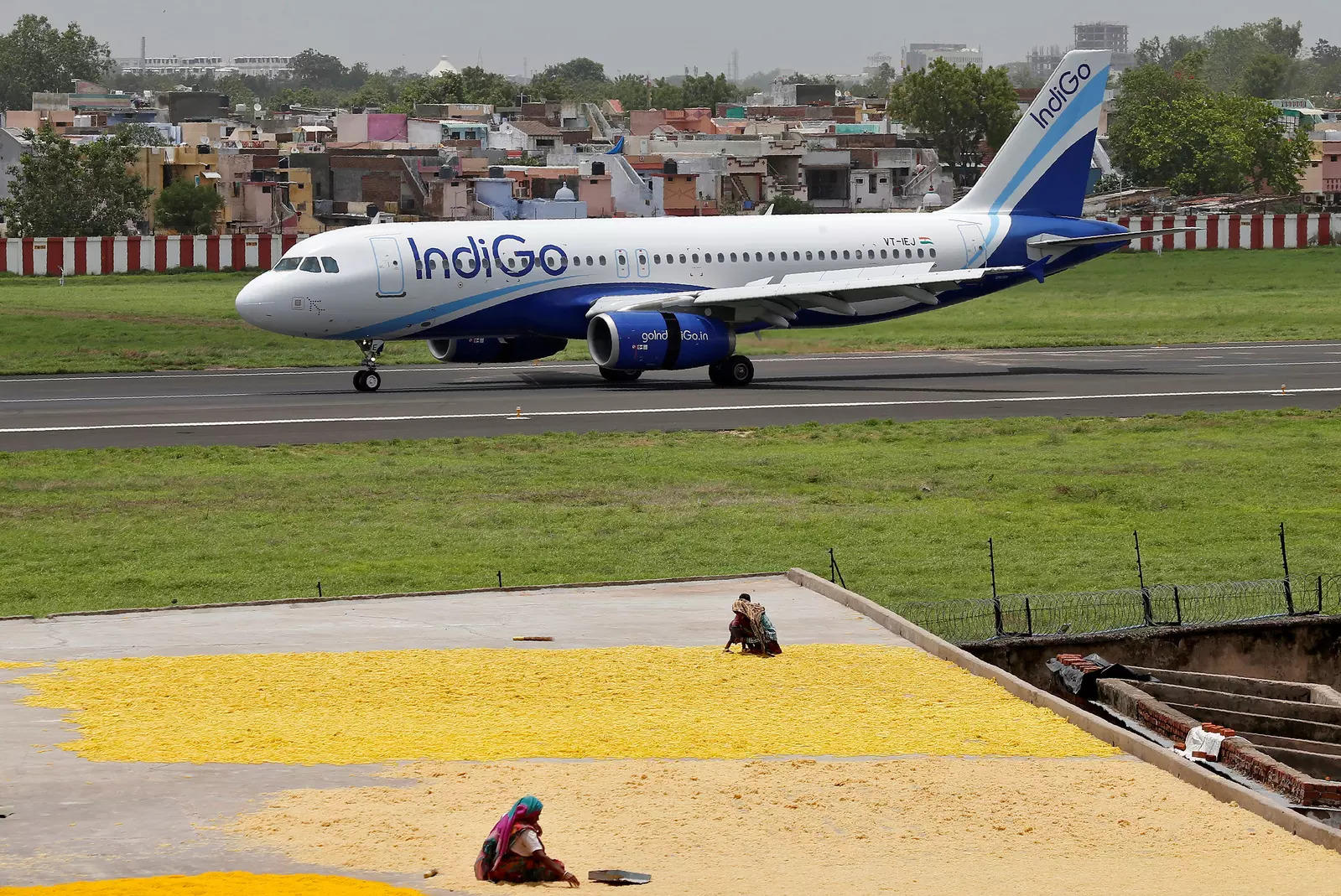 Cheap tickets to stay as India's airlines squabble on fare hikes