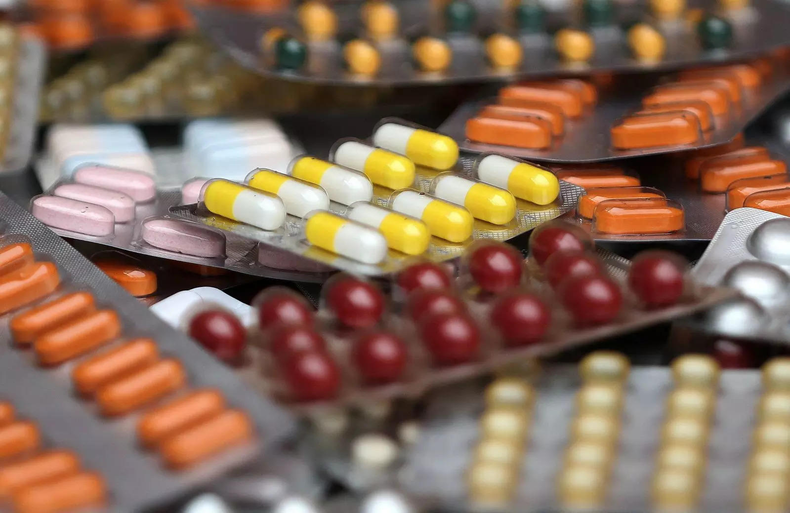 منداویا: دولت می خواهد بار انطباق بر بخش داروسازی را کاهش دهد