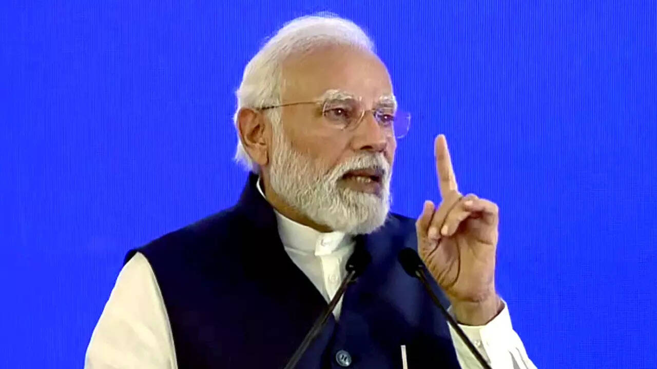 આગામી 10 વર્ષમાં ભારતમાં દરેક જિલ્લામાં એક-એક મેડિકલ કોલેજ હશે જેમાં રેકોર્ડ સંખ્યામાં નવા ડોક્સ હશેઃ PM મોદી