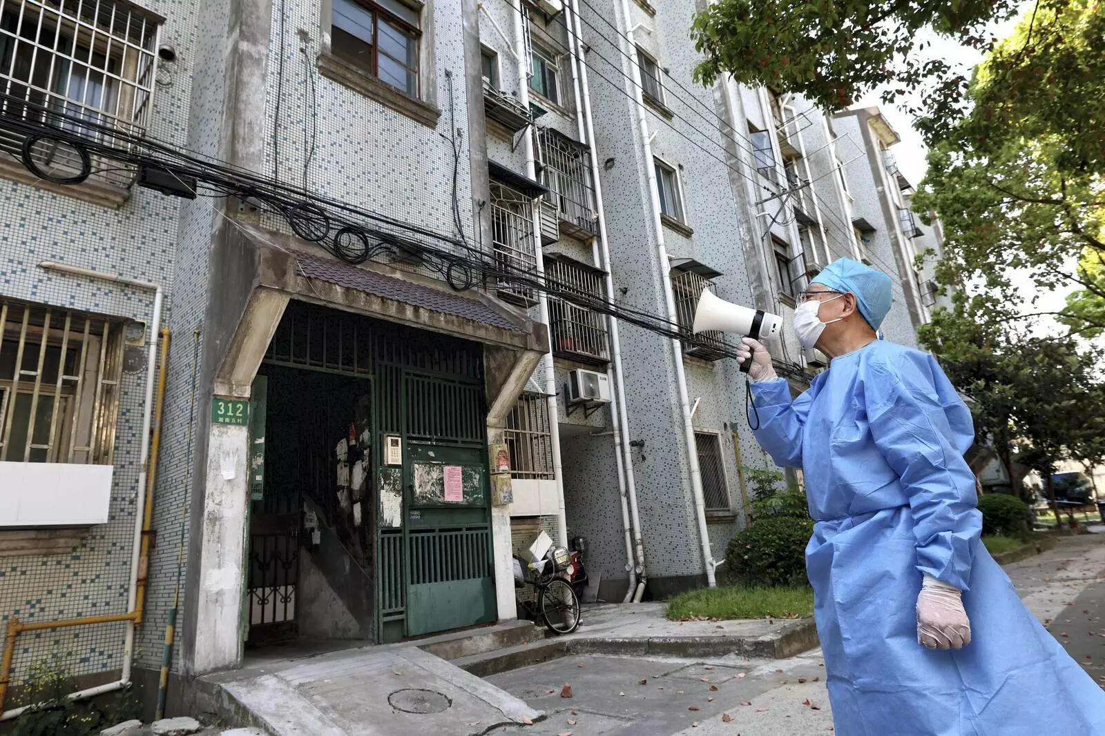 Anti-virus shutdowns in China spread as infections rise