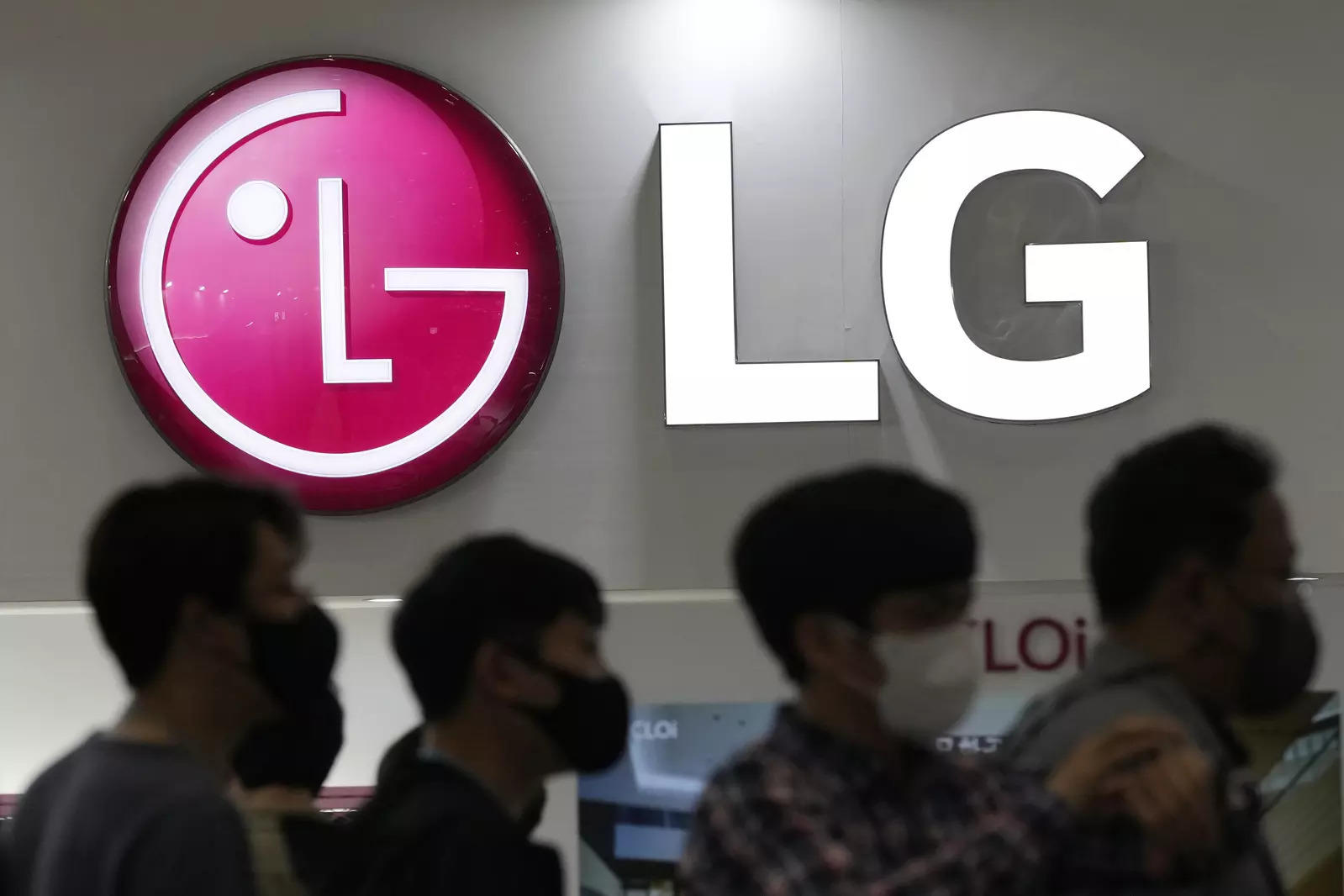 LG Display quarterly profit plummets as demand shrinks and prices