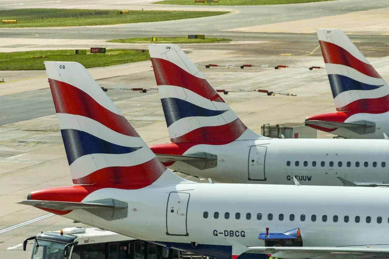 Airline giant IAG cuts loss on Covid recovery