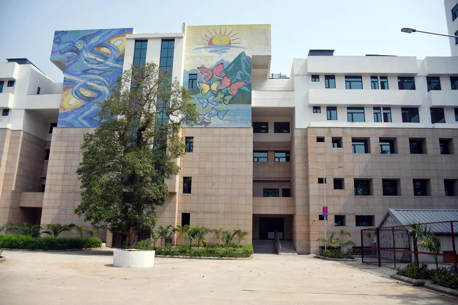  New Delhi, May 09 (ANI): A view of the newly inaugurated OPD and IPD blocks of Lady Harding College and Associated Hospitals, in New Delhi on Monday. (ANI Photo)