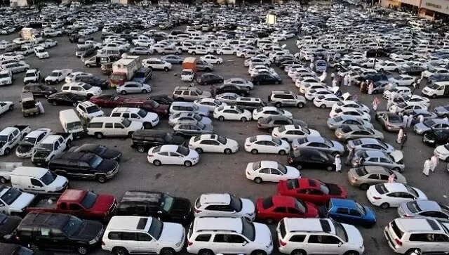  Passenger vehicles were down 3.8% to 251,581 units in April 2022 as against wholesales of 261,633 units during the corresponding month of last year.