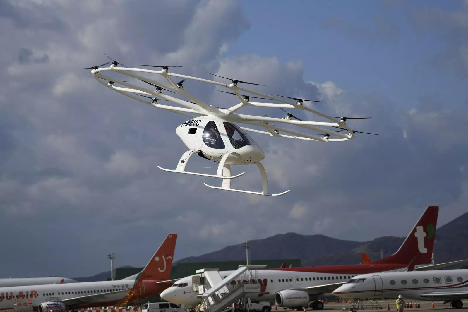Scindia invites eVTOL plane manufacturers to set up base in India