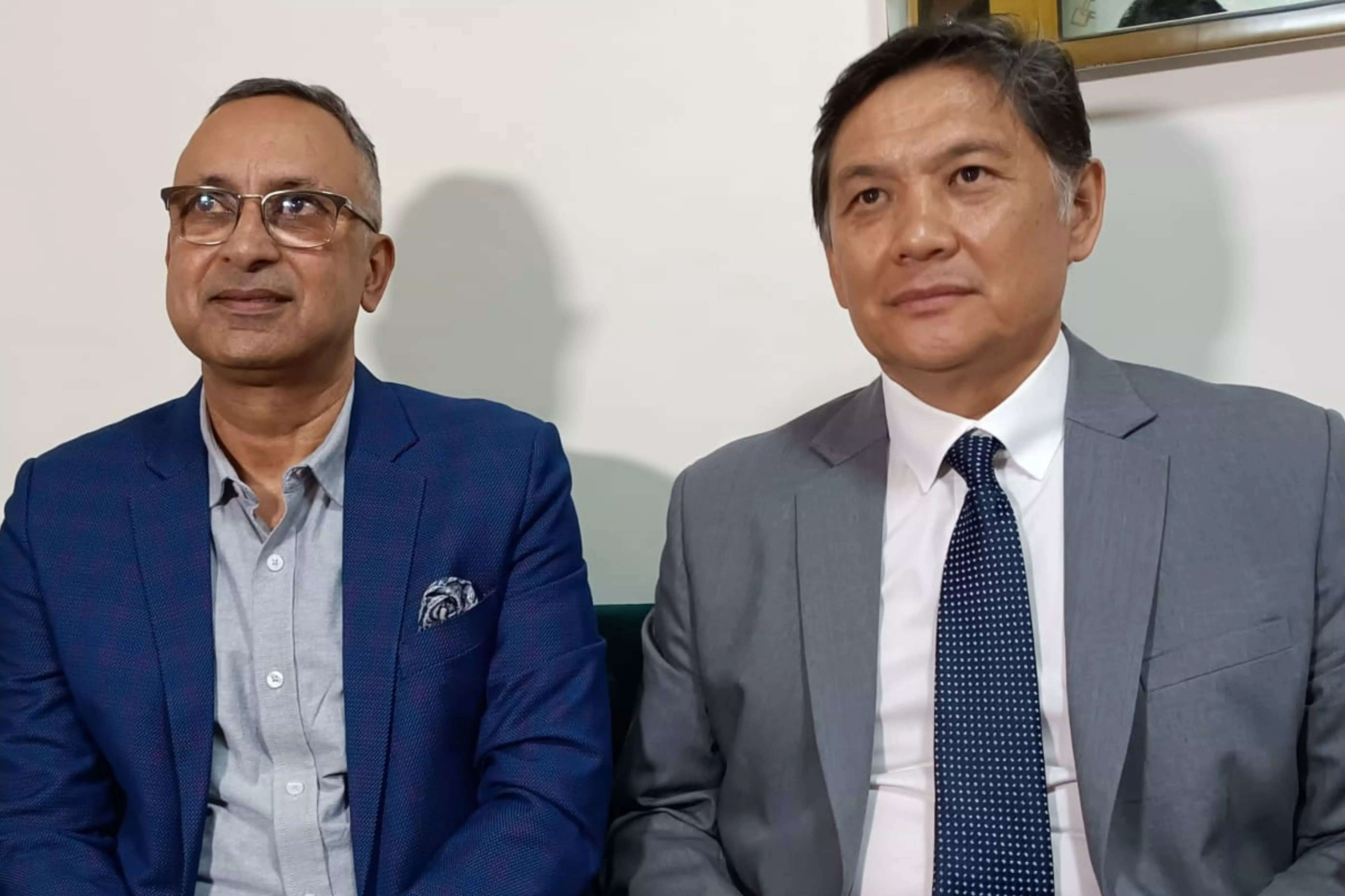   Asein Isaev, Ambassador of Kyrgyzstan in India (R) with Prashant Chaudhary, MD, Salvia VFS (L) at the launch of Kyrgyz VFS in Delhi.