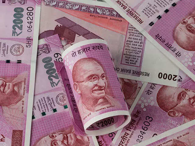 Rupee falls 15 paise to close 77.40 against US dollar