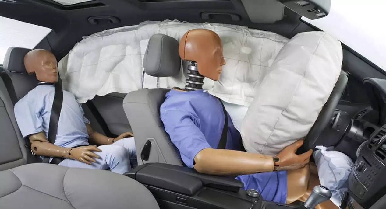  A typical airbag consists of an airbag module, crash sensors and a diagnostic unit. It uses a canister, which contains sodium azide (NaN3) powder that blows up when the airbag explodes. 
