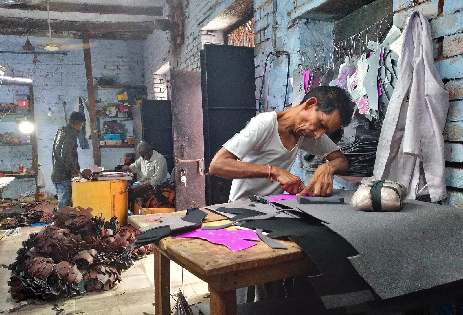 Agra shoemakers squeezed by costs, fading demand